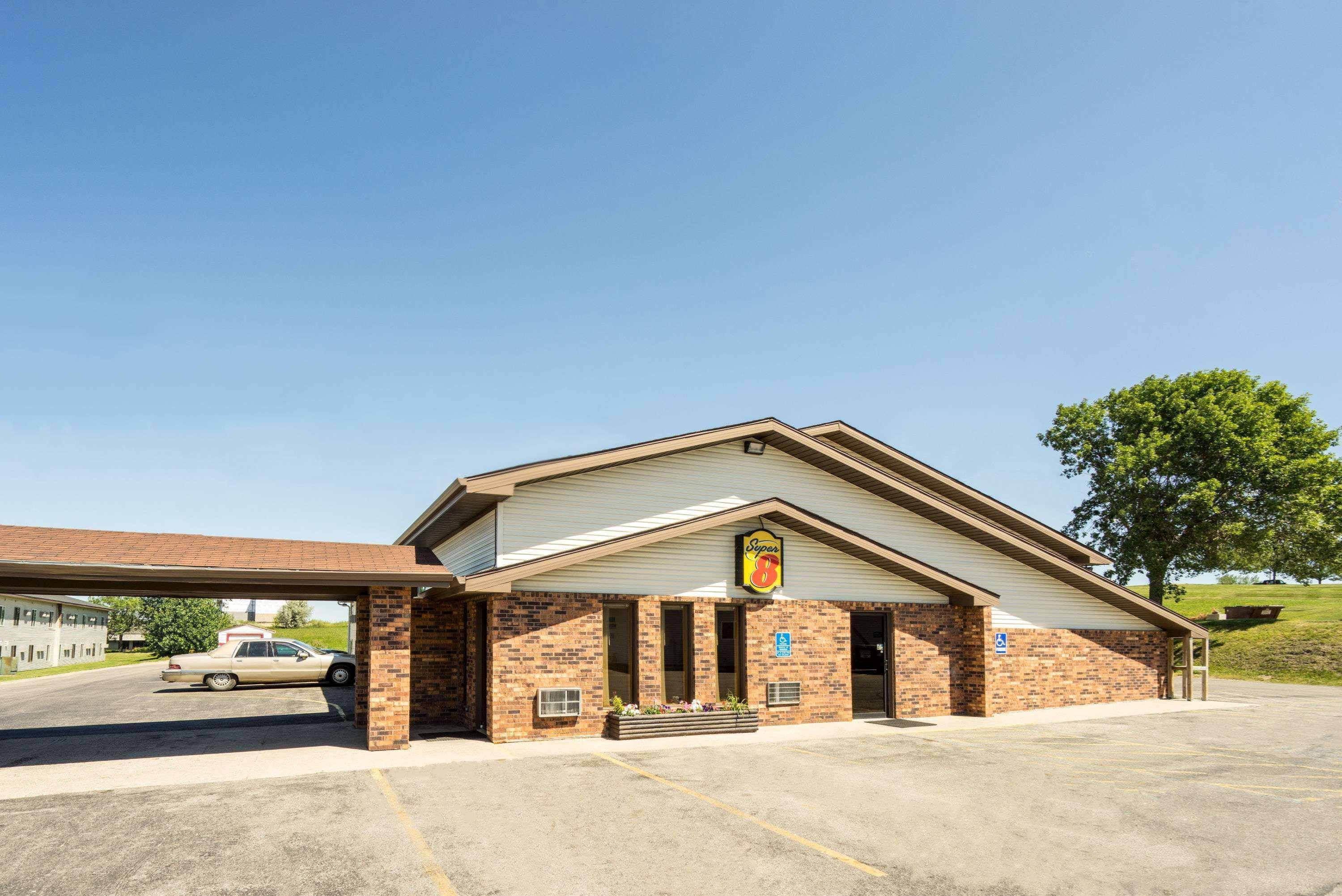 Super 8 By Wyndham Fergus Falls Экстерьер фото