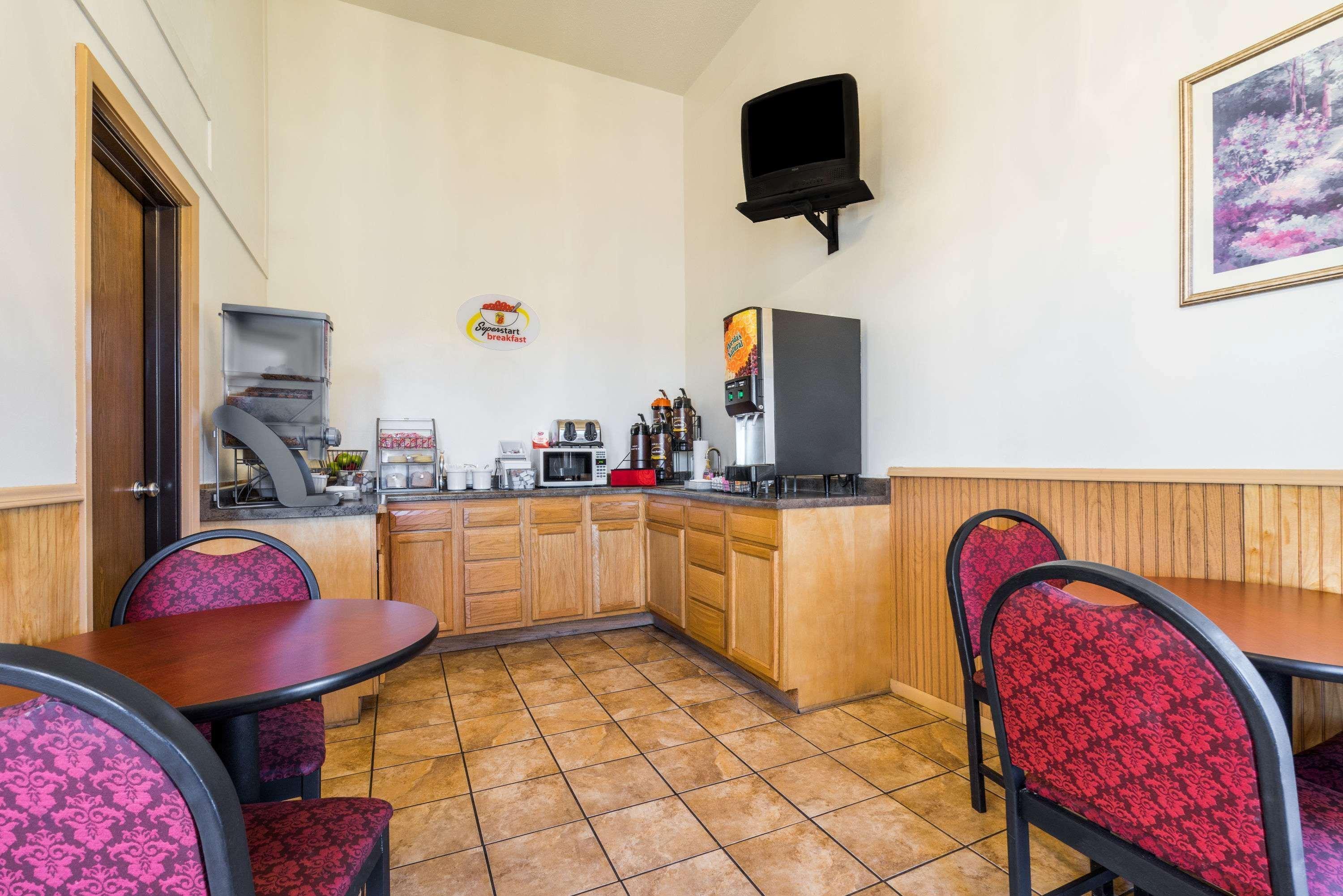 Super 8 By Wyndham Fergus Falls Экстерьер фото
