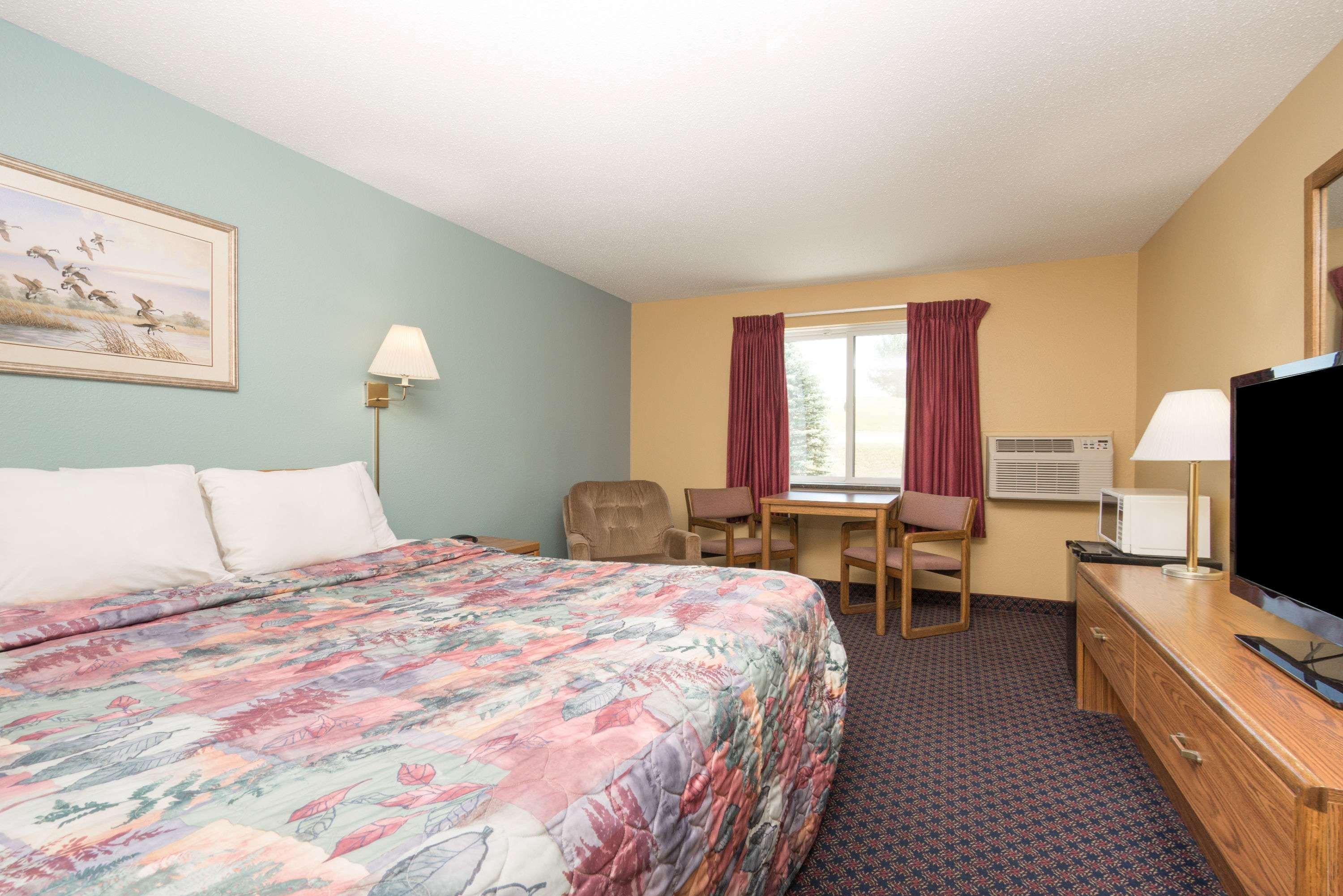 Super 8 By Wyndham Fergus Falls Экстерьер фото