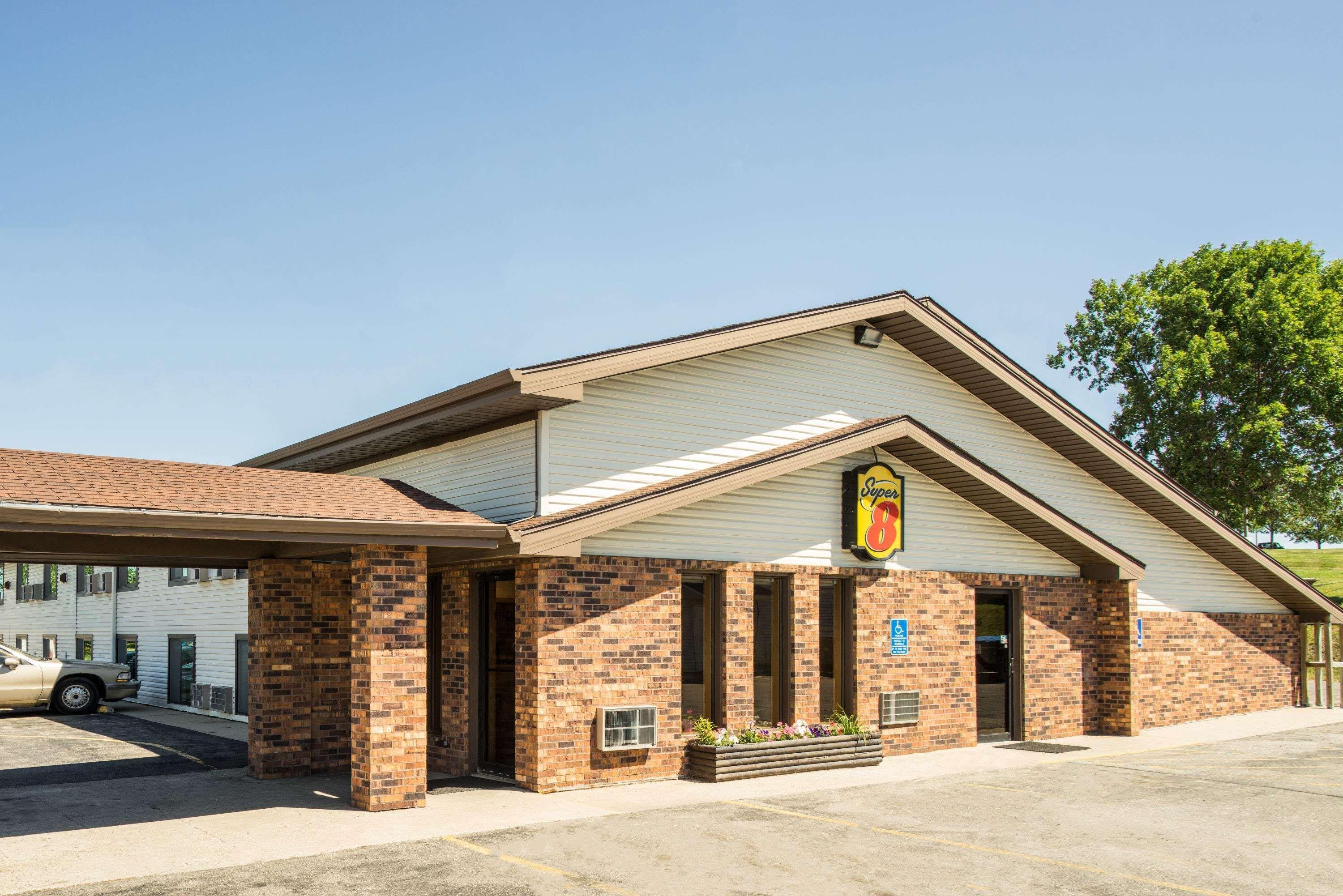 Super 8 By Wyndham Fergus Falls Экстерьер фото